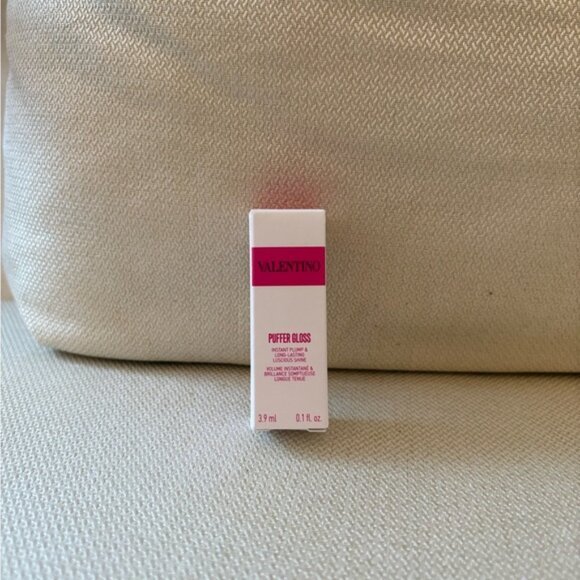 Valentino Scarlet Red HARDSHELL Makeup Pouch with Charm + Puffer Gloss Set (NWT) - Picture 9 of 9